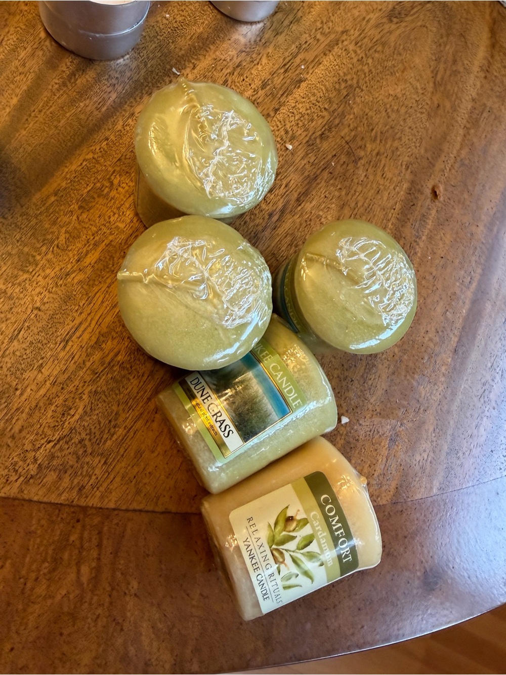 Yankee Candle Green and Cream Scented small candles